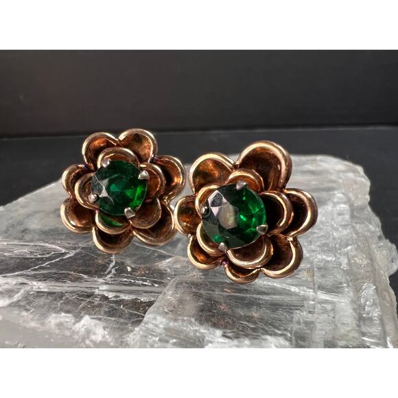 Vintage 1940s Vermeil Flower Screw Back Green Paste Earrings - Picture 11 of 16